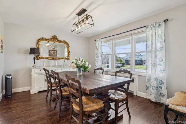 $975,000 | 11 Palmer Drive, Sayville, NY 11782