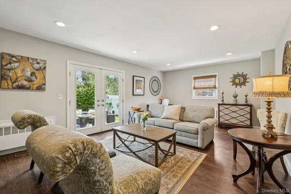 $975,000 | 11 Palmer Drive, Sayville, NY 11782