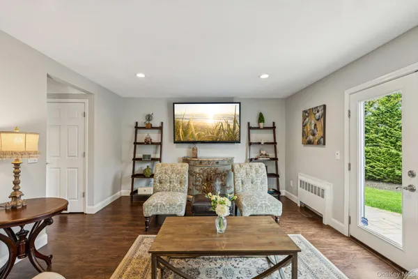 $975,000 | 11 Palmer Drive, Sayville, NY 11782