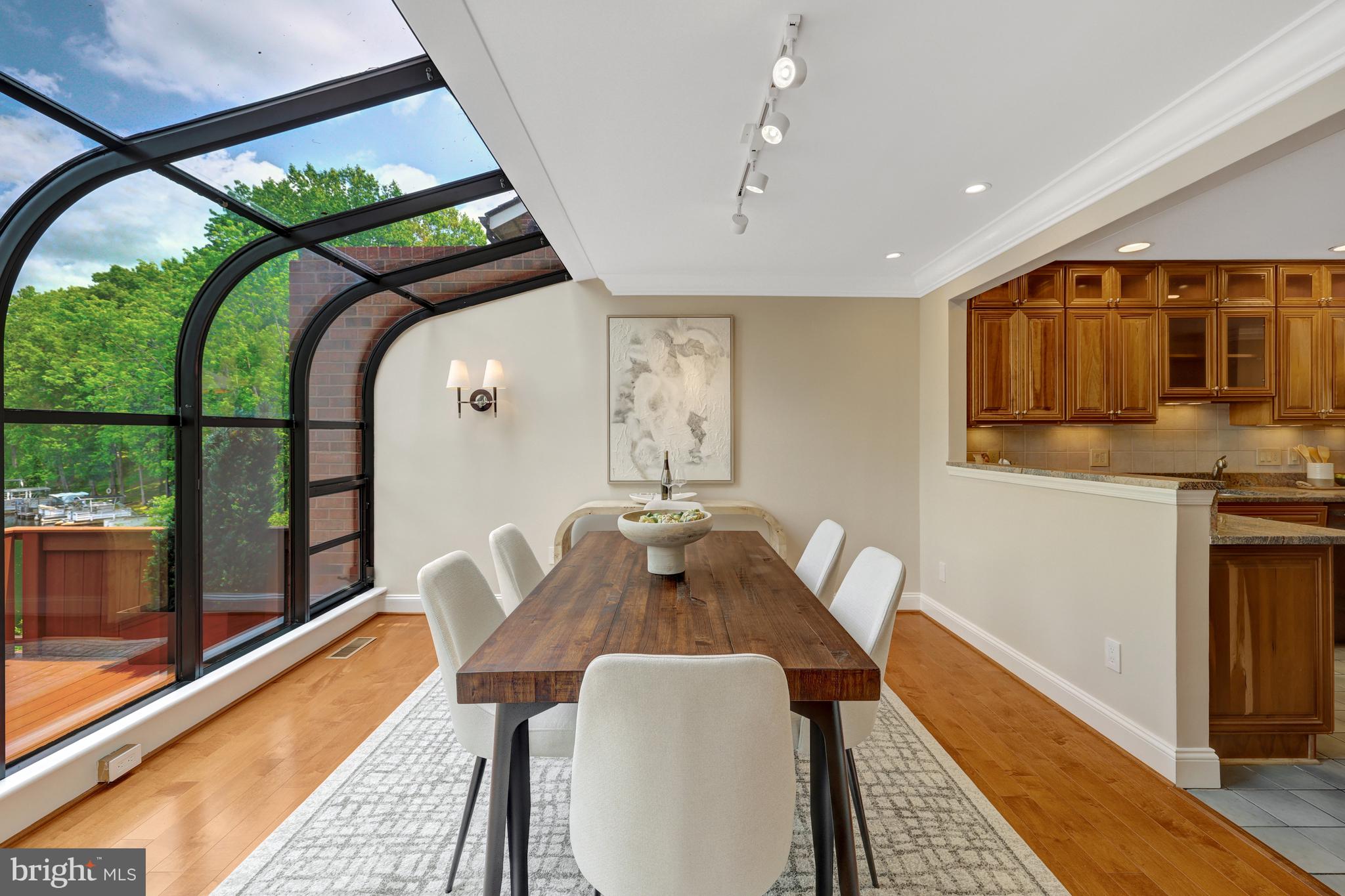 11064 Thrush Ridge Road Reston, VA 20191 - Photo 20 of 85 Plenty of space to entertain family and friends.