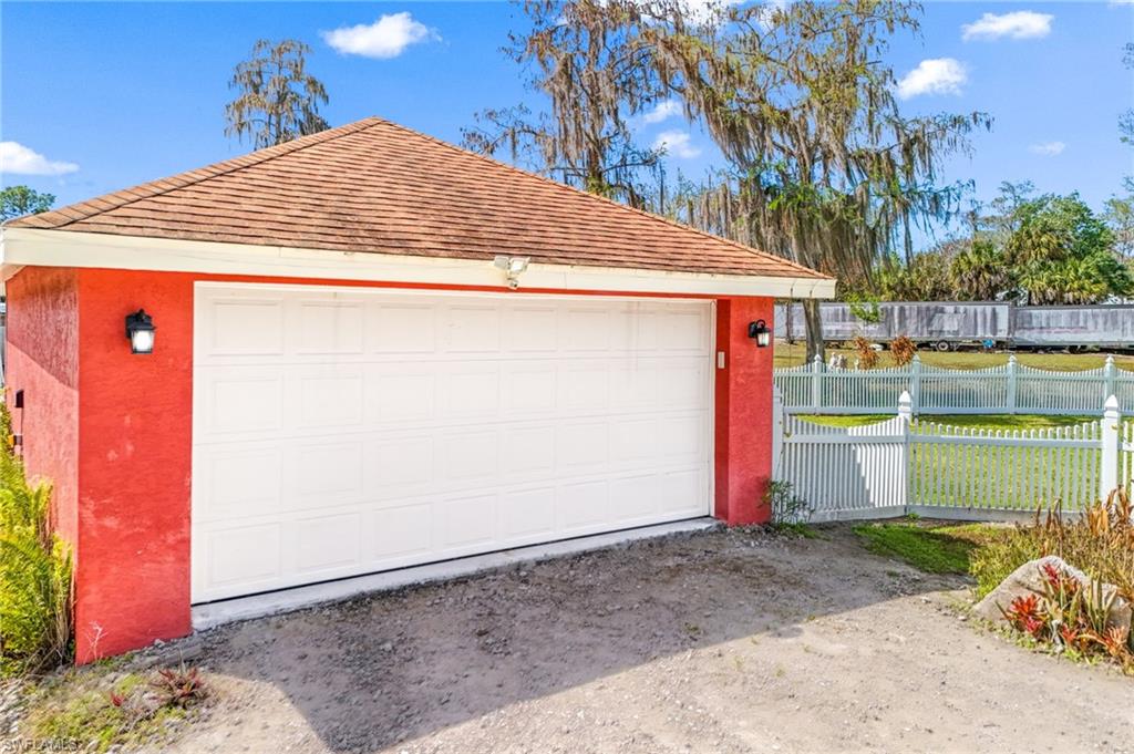 360 16th Avenue Northwest Naples, FL 34120 - Photo 19 of 25 a utility room with a washer and dryer