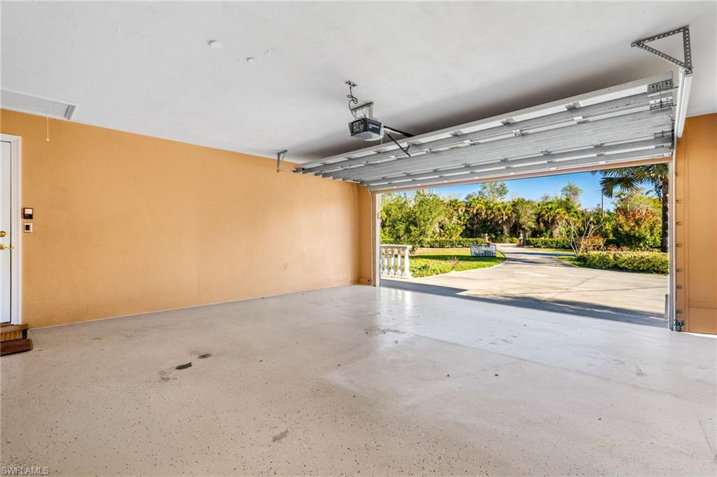 360 16th Avenue Northwest Naples, FL 34120 - Photo 20 of 25 en empty room with glass door