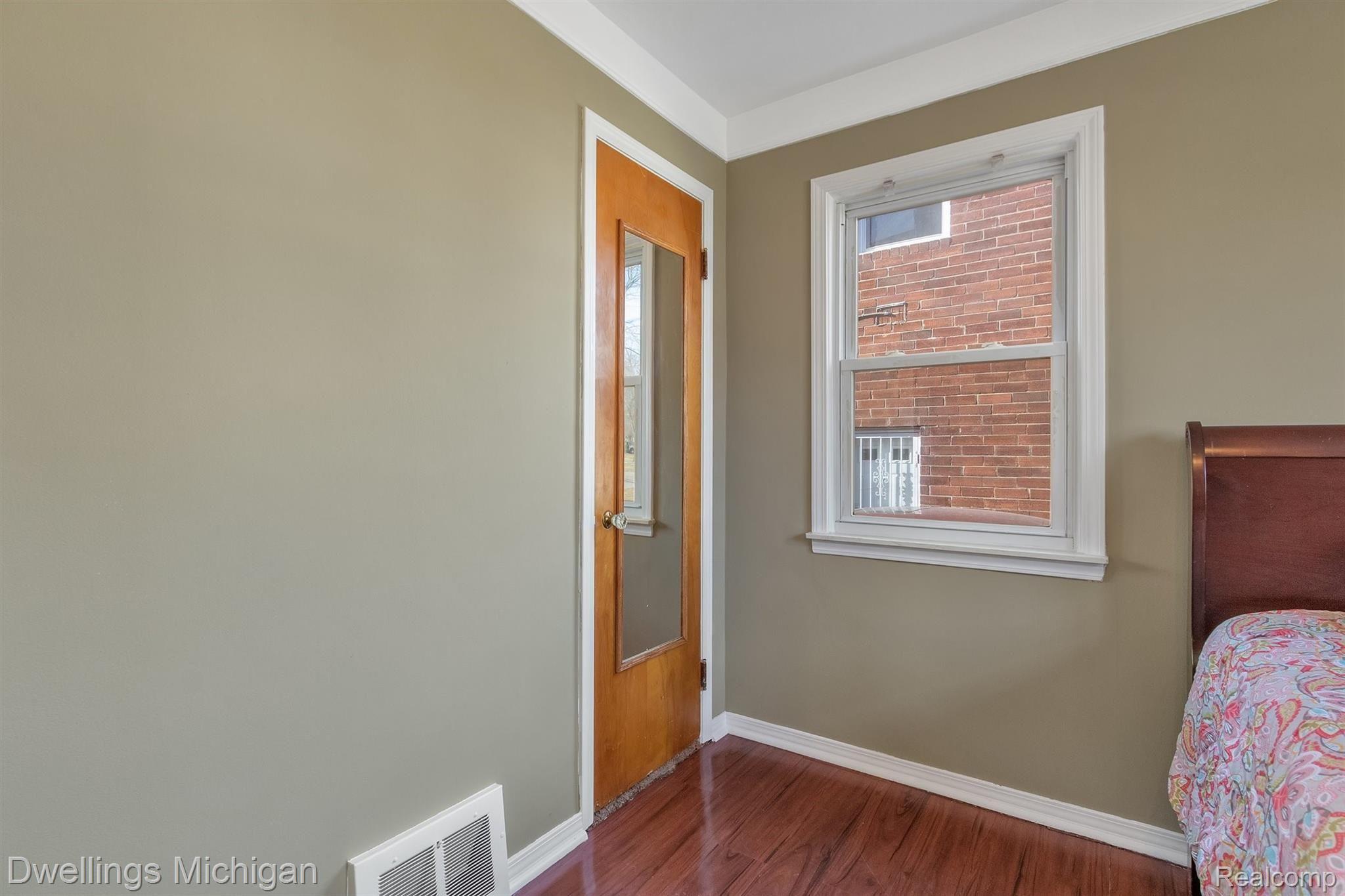 1132 Colonial Drive Inkster, MI 48141 - Photo 17 of 44 17-1132 Colonial Dr-windowstill-real-estate-photography-17.jpg