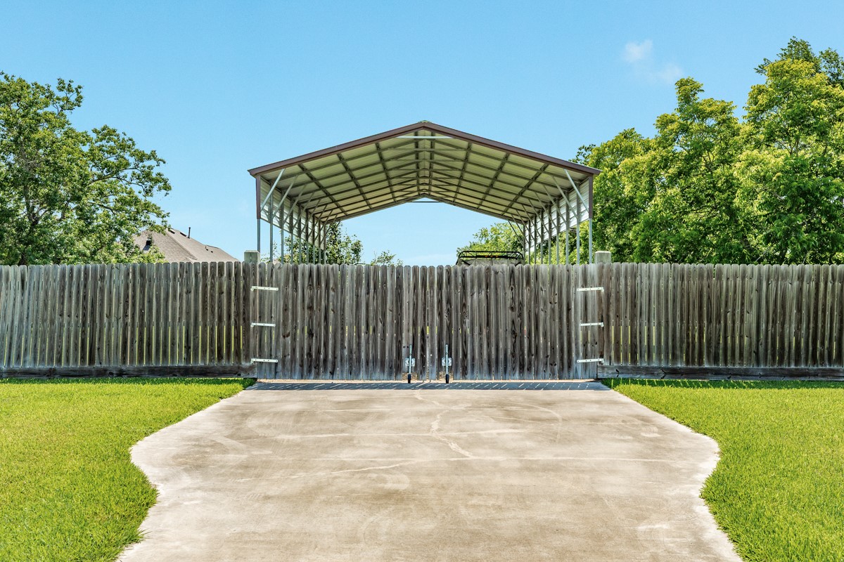 1412 Buchta Road Angleton, TX 77515 - Photo 20 of 48