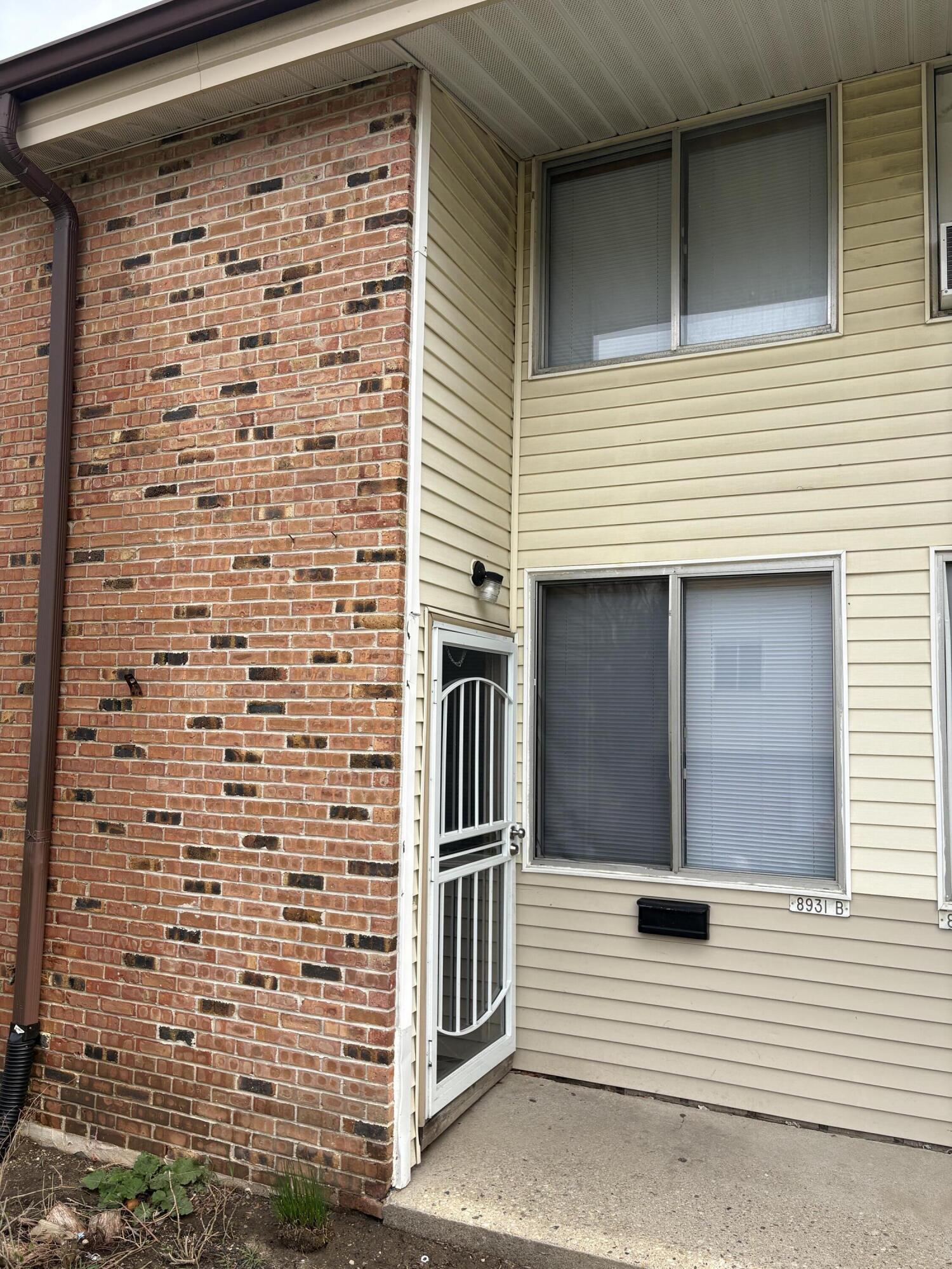 8931 North Swan Road, Unit B Milwaukee, WI 53224 - Photo 2 of 10 IMG_2885