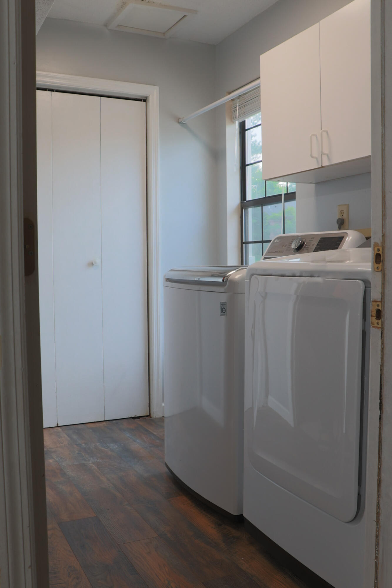 4330 Ridge Cliff Drive Augusta, GA 30909 - Photo 14 of 27 lateral laundry room