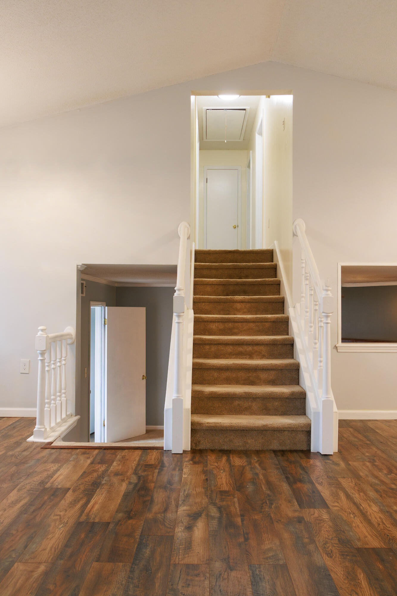 4330 Ridge Cliff Drive Augusta, GA 30909 - Photo 10 of 27 staircase to upper:lower