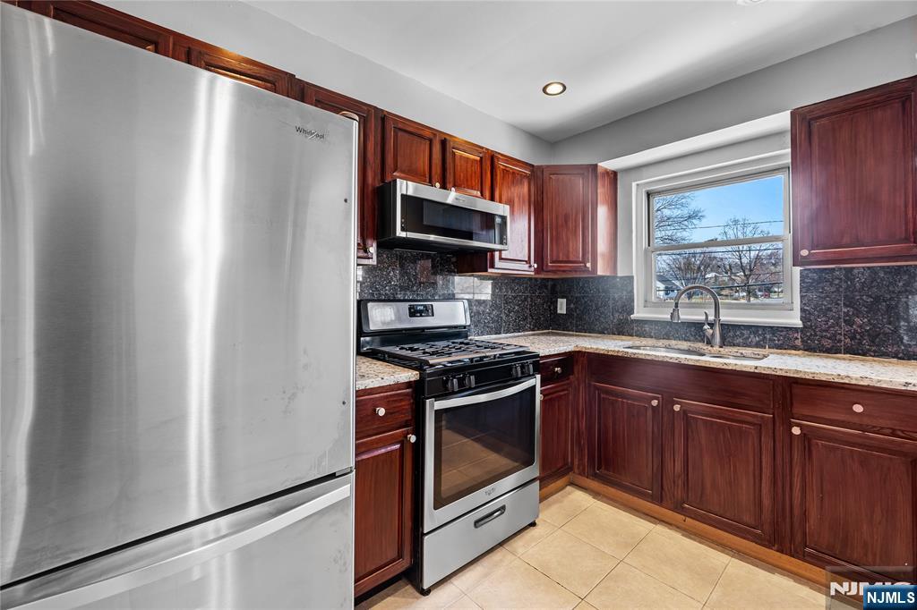 418 Esplanade, Unit 6 Maywood, NJ 07607 - Photo 5 of 22