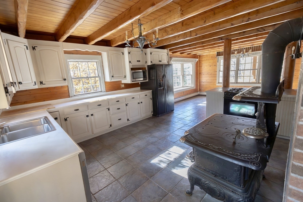 53 Hollow Road Wales, MA 01081 - Photo 10 of 42 Gallery Image 10