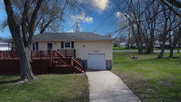 $137,900 | 520 North 6th Street, Watseka, IL 60970