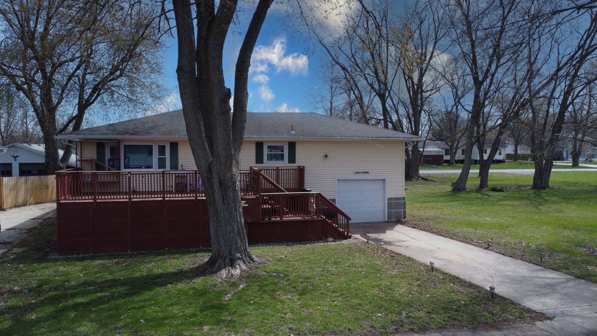520 North 6th Street Watseka, IL 60970 - Photo 2 of 21