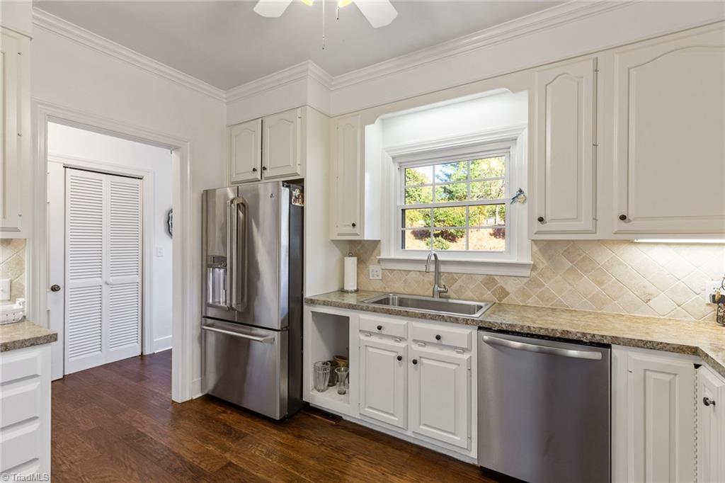 1312 Robinhood Road High Point, NC 27262 - Photo 18 of 34 Gallery Image 18