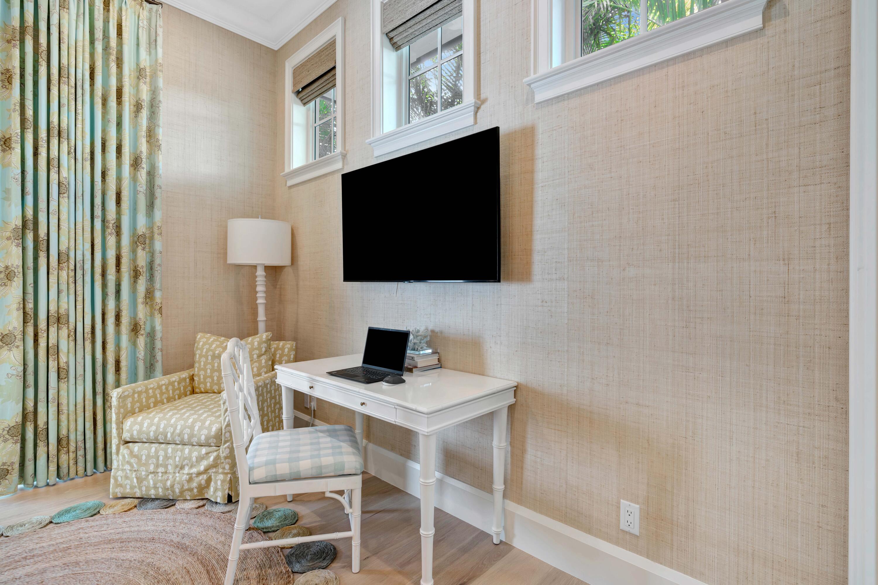 106 Micco Circle Jupiter, FL 33458 - Photo 35 of 49 Transom Windows