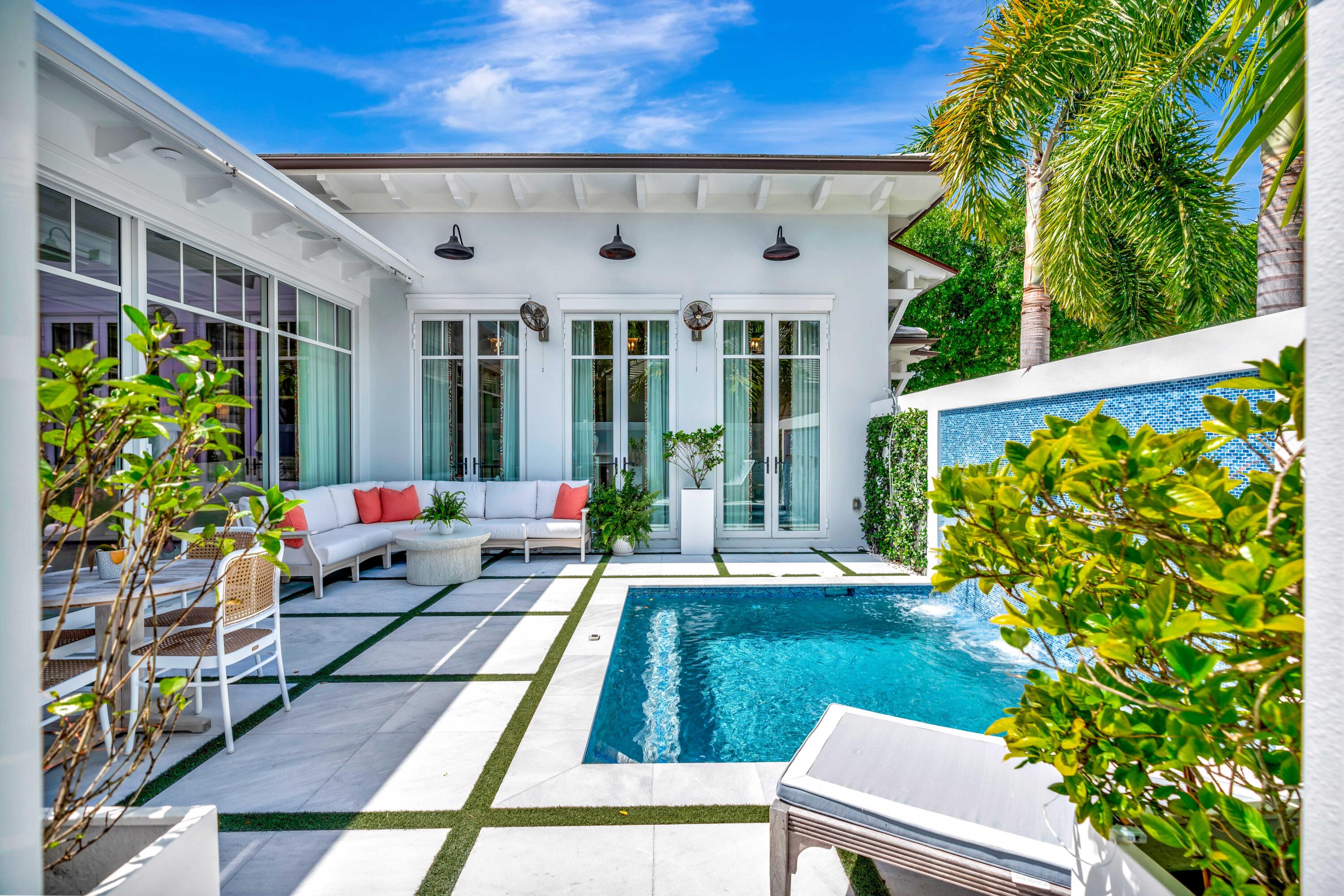 106 Micco Circle Jupiter, FL 33458 - Photo 38 of 49 Courtyard Pool