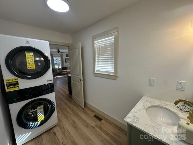 1224 Phillipsville Loop Canton, NC 28716 - Photo 19 of 22 a bathroom with a sink and a mirror