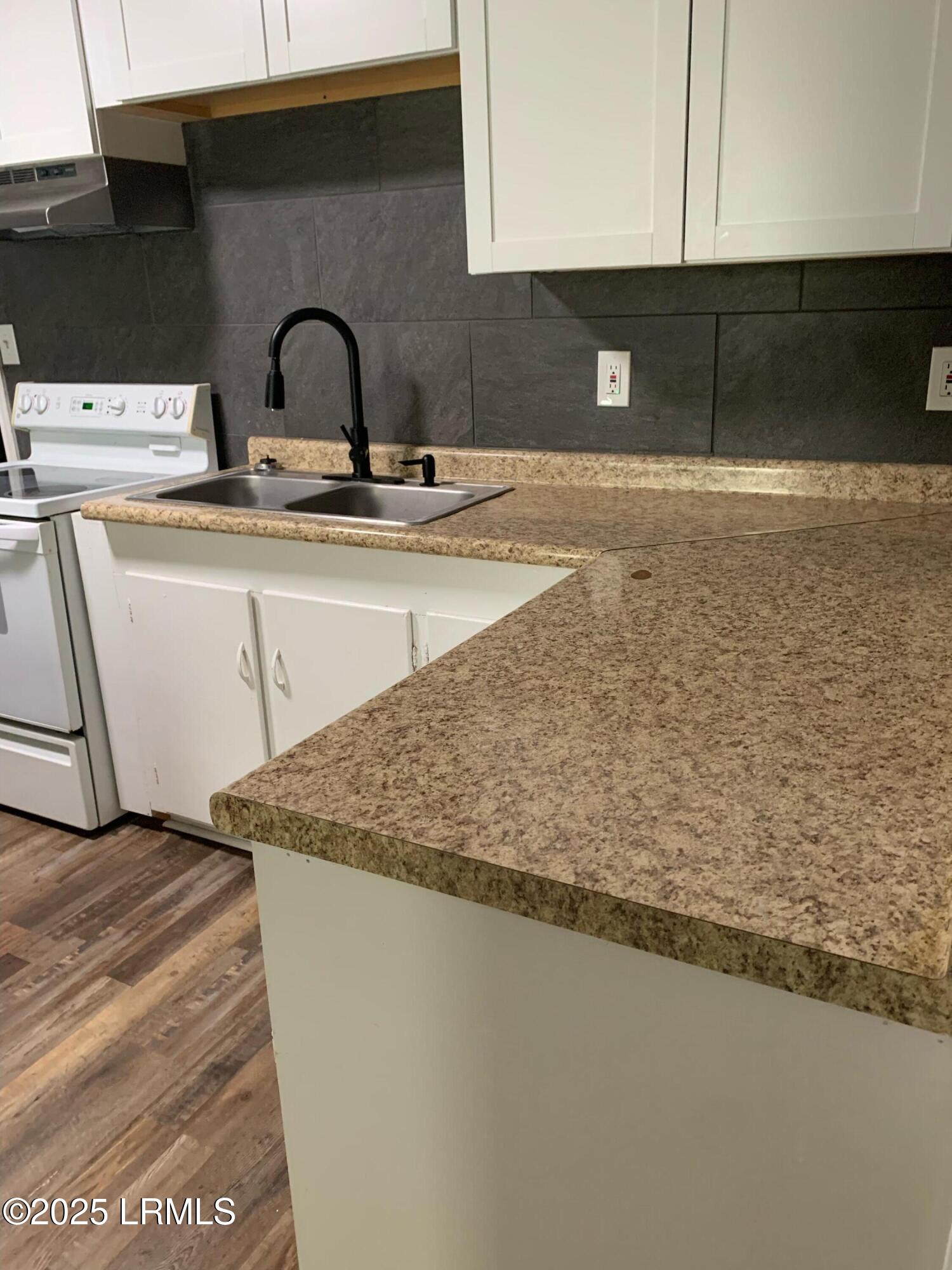 1045 Elm Street West Hampton, SC 29924 - Photo 3 of 7 IMG_4265 2