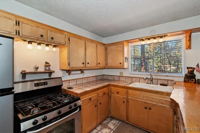 $229,900 | 676 Pine Lane, Sugarloaf, CA 92386