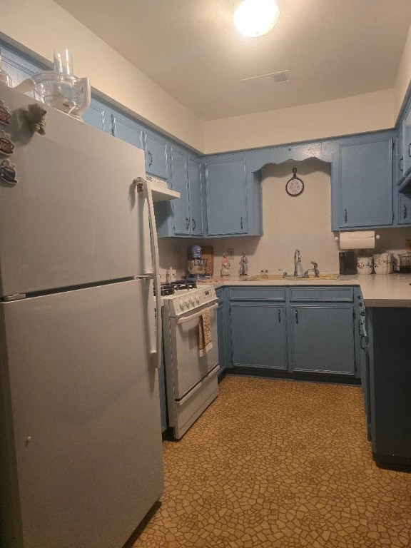 1930 5th Street Hempstead, TX 77445 - Photo 12 of 24 a utility room with cabinets washer and dryer