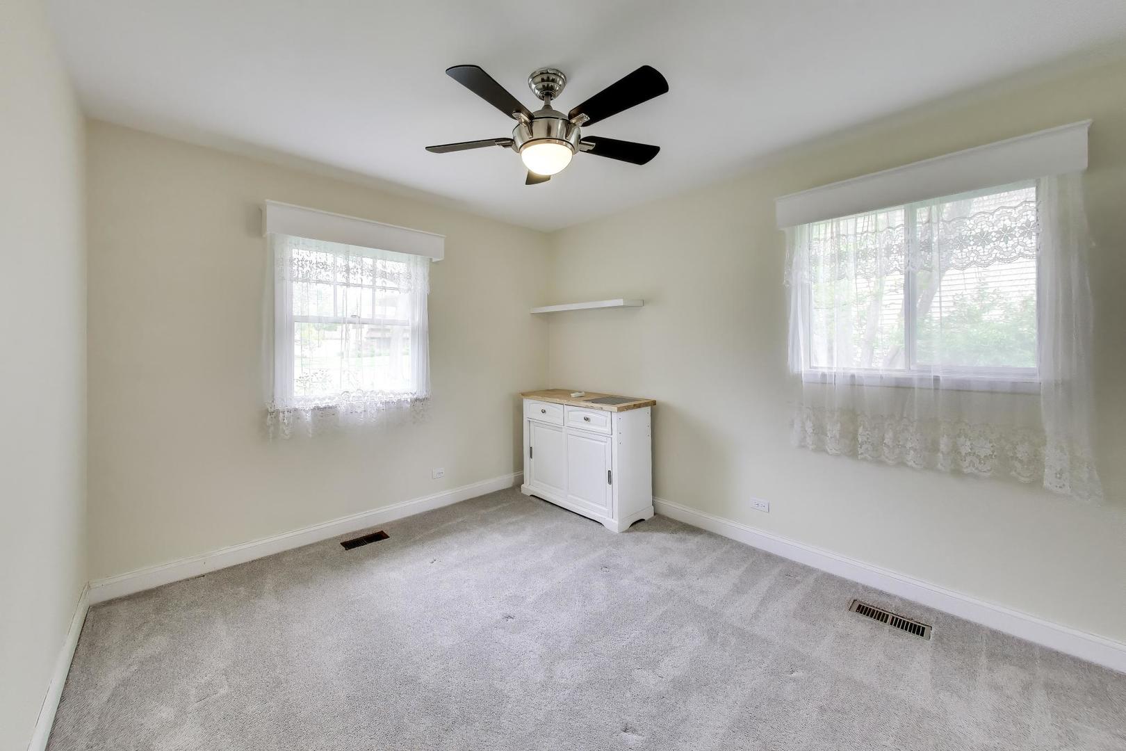 605 North Rohlwing Road Palatine, IL 60074 - Photo 14 of 21
