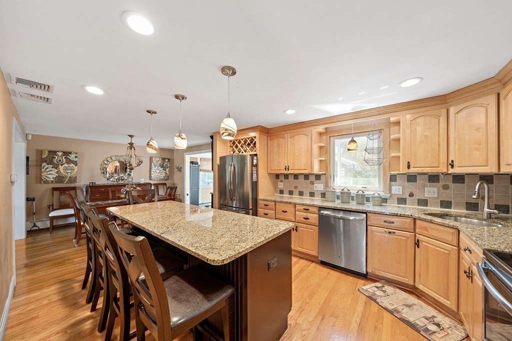 31 Grace Road Braintree, MA 02184 - Photo 5 of 18 Gallery Image 5
