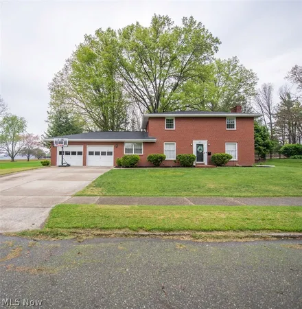 $343,500 | 827 East 5th Street, Dover, OH 44622