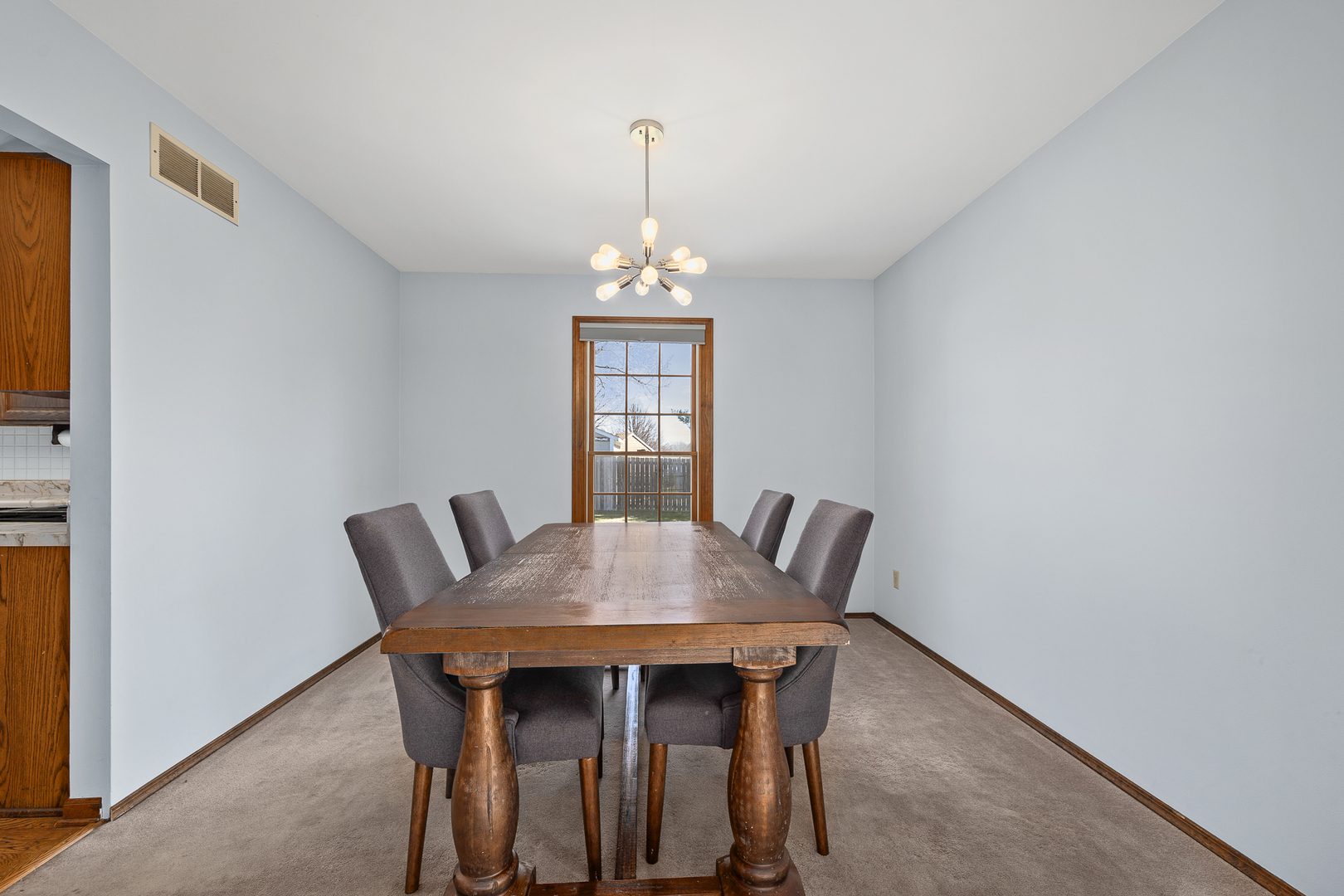 1121 Independence Avenue St. Charles, IL 60174 - Photo 4 of 15