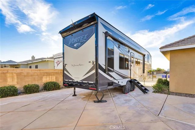 $799,900 | 12389 Winesap Road, Apple Valley, CA 92308