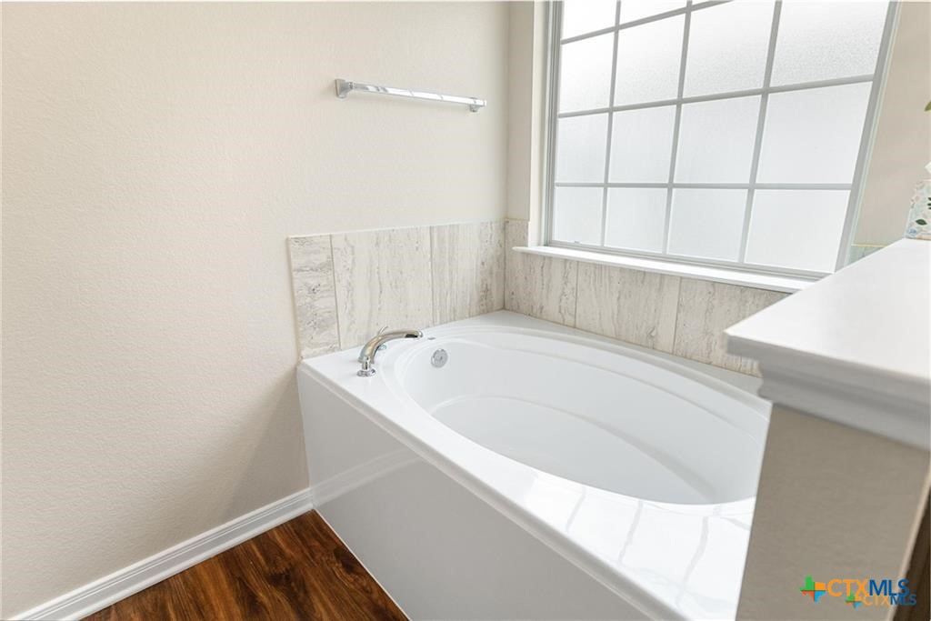 3002 Clevelander Drive Temple, TX 76504 - Photo 19 of 33 Garden Tub