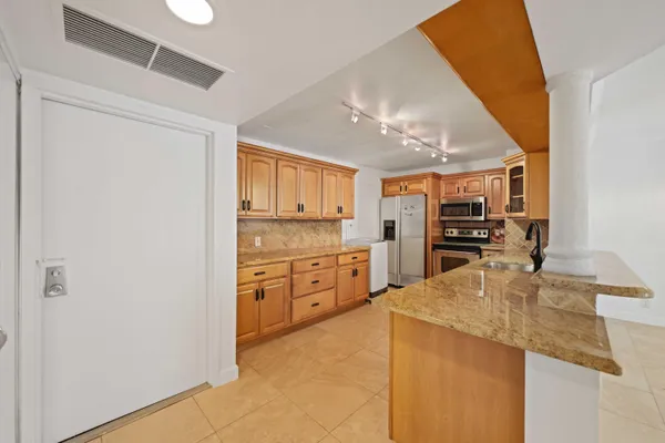 $399,000 | 1147 Hillsboro Mile, Unit 309, Hillsboro Beach, FL 33062