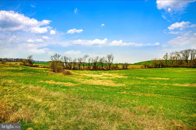 $246,400 | 4075 Rolling Meadow Court, York, PA 17408