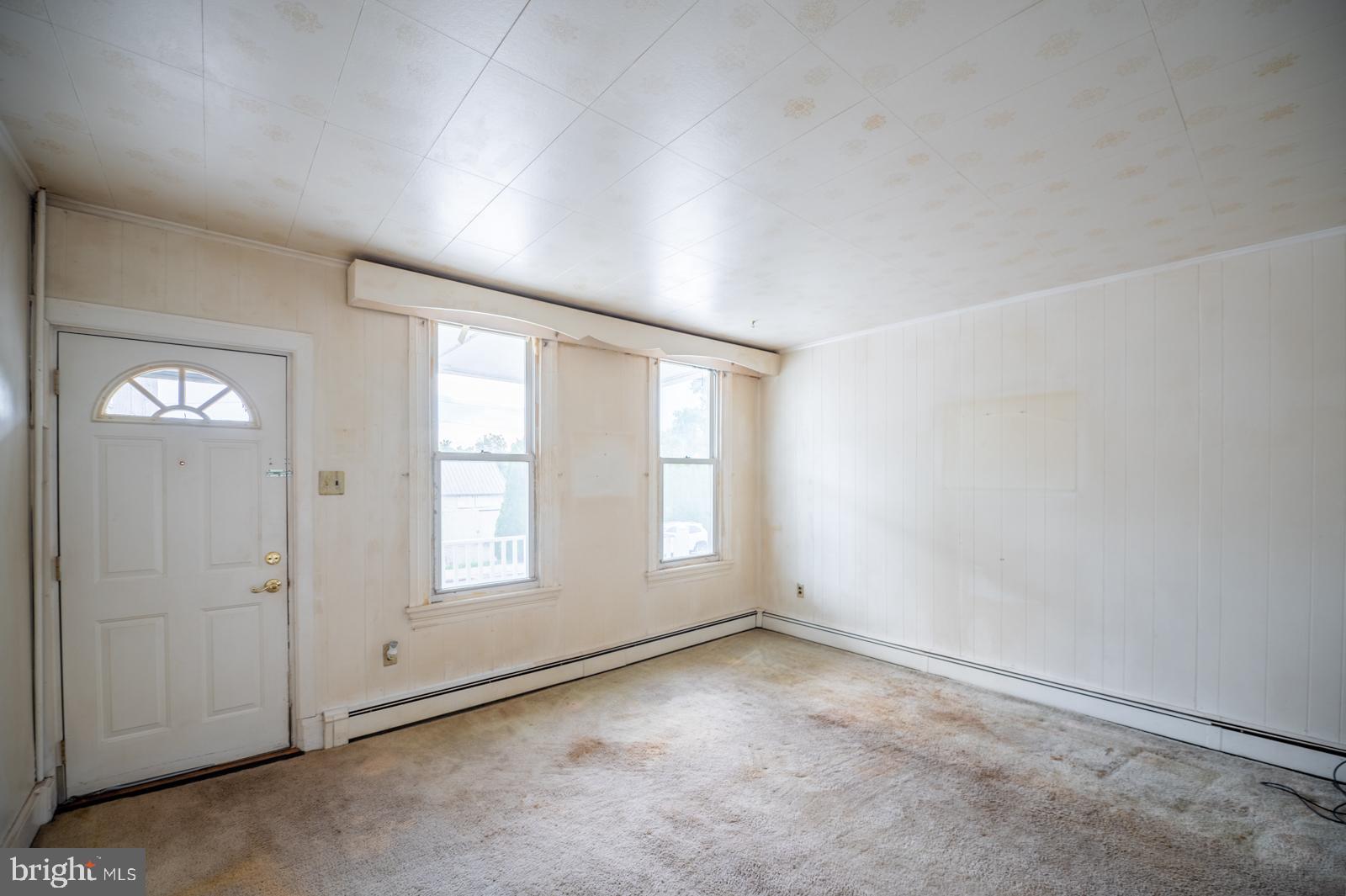 112 South Main Street Spring City, PA 19475 - Photo 11 of 30 Living room