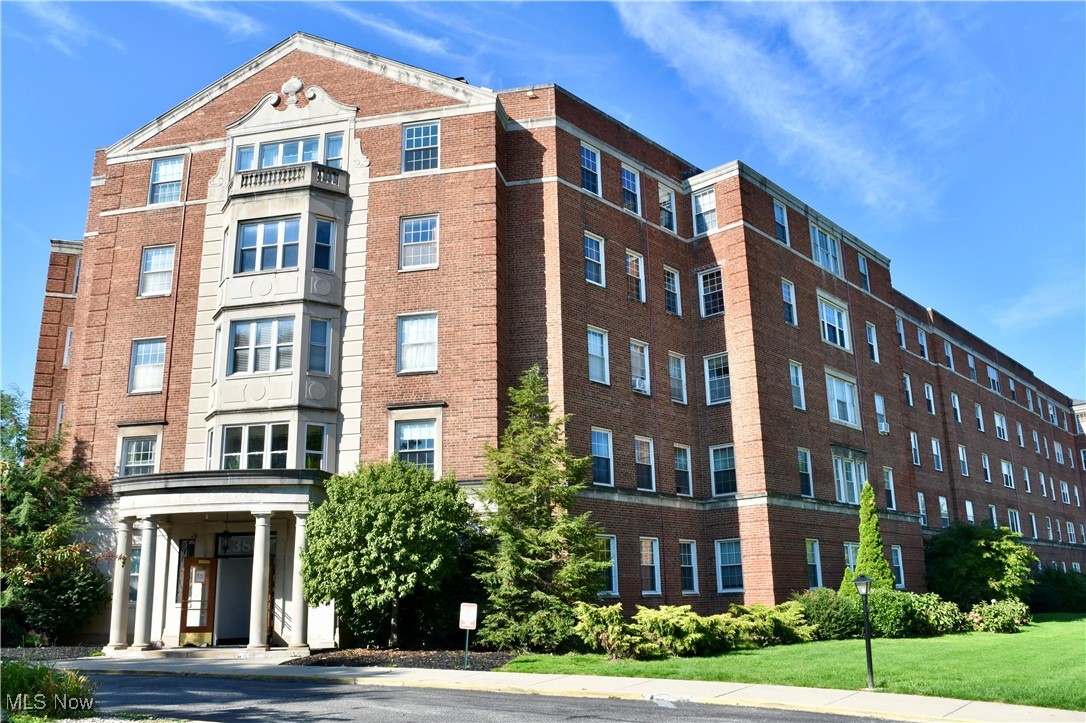 13800 Fairhill Road, Unit 216 Shaker Heights, OH 44120 - Photo 1 of 18