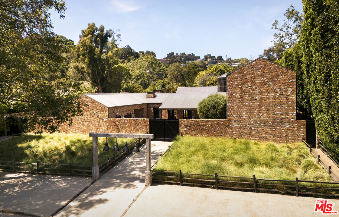13215 Riviera Ranch Road Los Angeles, CA 90049 - Photo 6 of 65