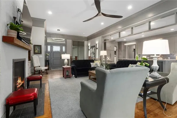 $1,095,000 | 10439 North St Clair Avenue, Kansas City, MO 64154