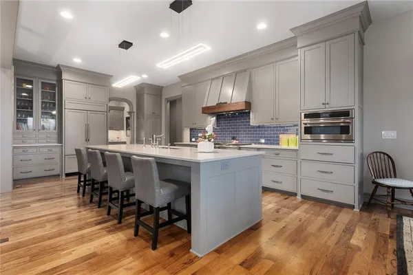 $1,095,000 | 10439 North St Clair Avenue, Kansas City, MO 64154