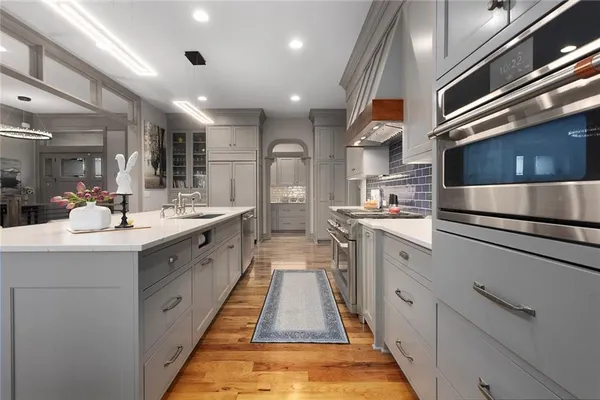 $1,095,000 | 10439 North St Clair Avenue, Kansas City, MO 64154