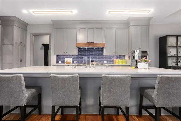 $1,095,000 | 10439 North St Clair Avenue, Kansas City, MO 64154