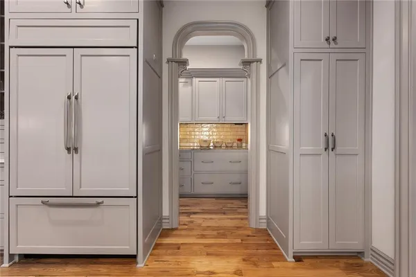 $1,095,000 | 10439 North St Clair Avenue, Kansas City, MO 64154