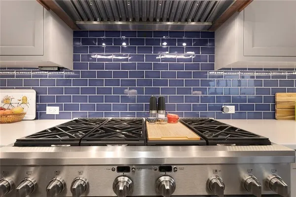 $1,095,000 | 10439 North St Clair Avenue, Kansas City, MO 64154