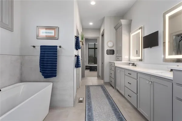 $1,095,000 | 10439 North St Clair Avenue, Kansas City, MO 64154