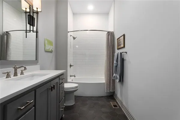 $1,095,000 | 10439 North St Clair Avenue, Kansas City, MO 64154