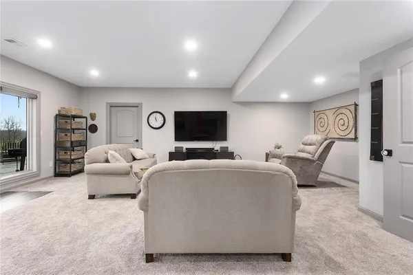 $1,095,000 | 10439 North St Clair Avenue, Kansas City, MO 64154