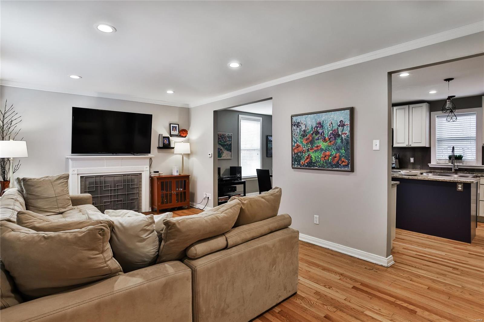 1011 South McKnight Road St. Louis, MO 63117 - Photo 7 of 55