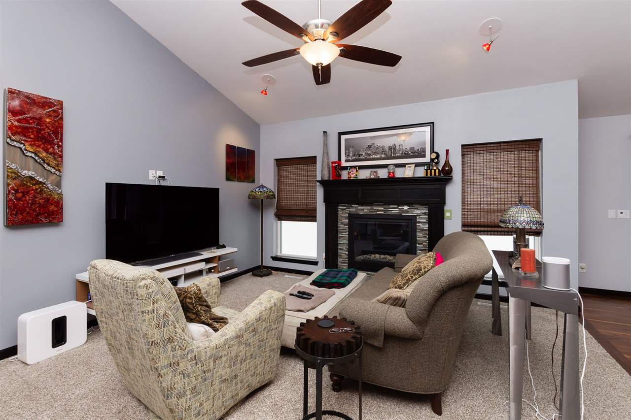 2445 Newcastle Road Marion, IA 52302 - Photo 9 of 36 Gallery Image 9