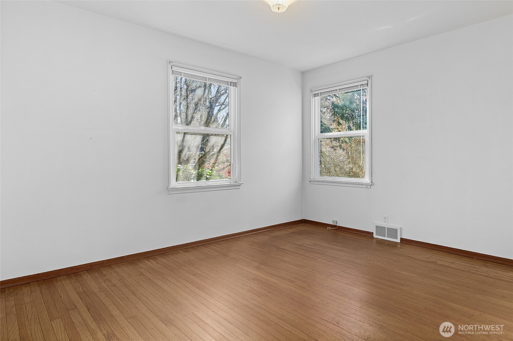 4437 47th Avenue Southwest Seattle, WA 98116 - Photo 23 of 39 an empty room with a window