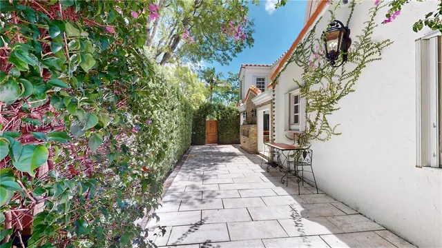 $2,600,000 | 1900 Pizarro Street, Coral Gables, FL 33134