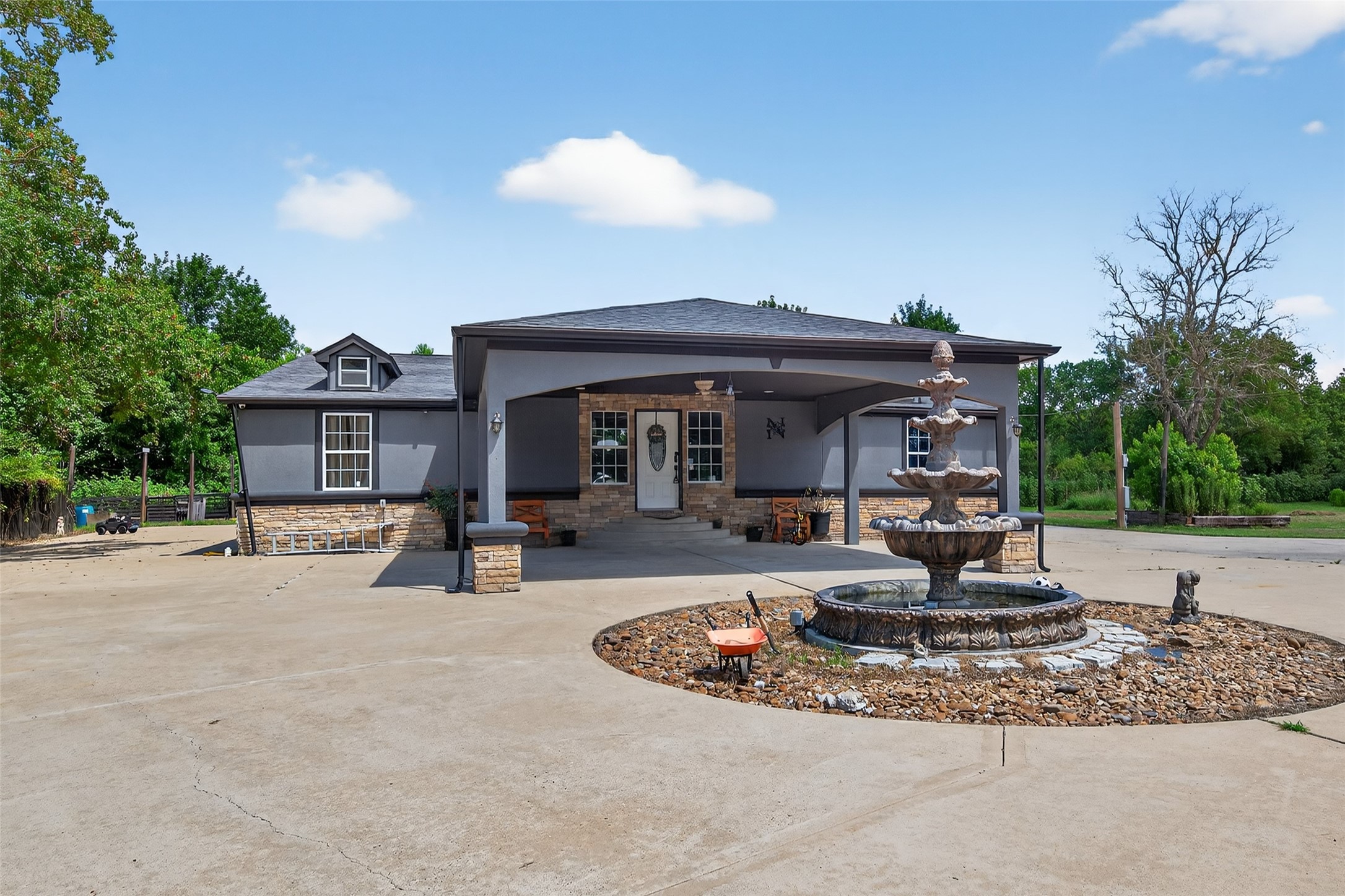 153 County Road 4907 Dayton, TX 77535 - Photo 1 of 41