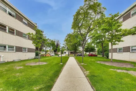 $235,000 | 925 South 8th Avenue, Unit 12, La Grange, IL 60525