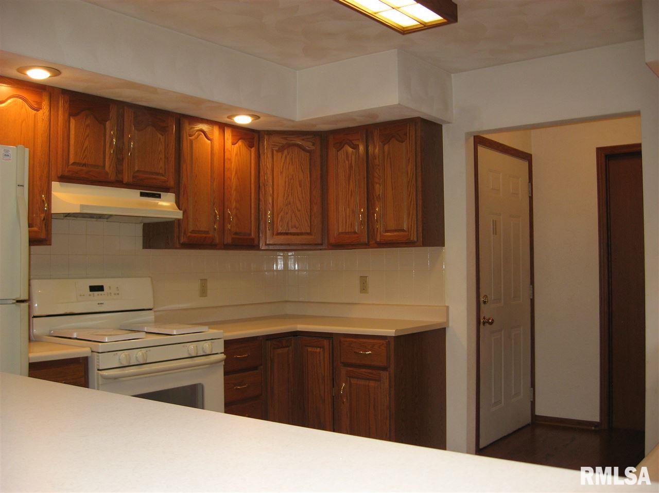 1907 Quail Hollow Road Pekin, IL 61554 - Photo 6 of 21 Gallery Image 6