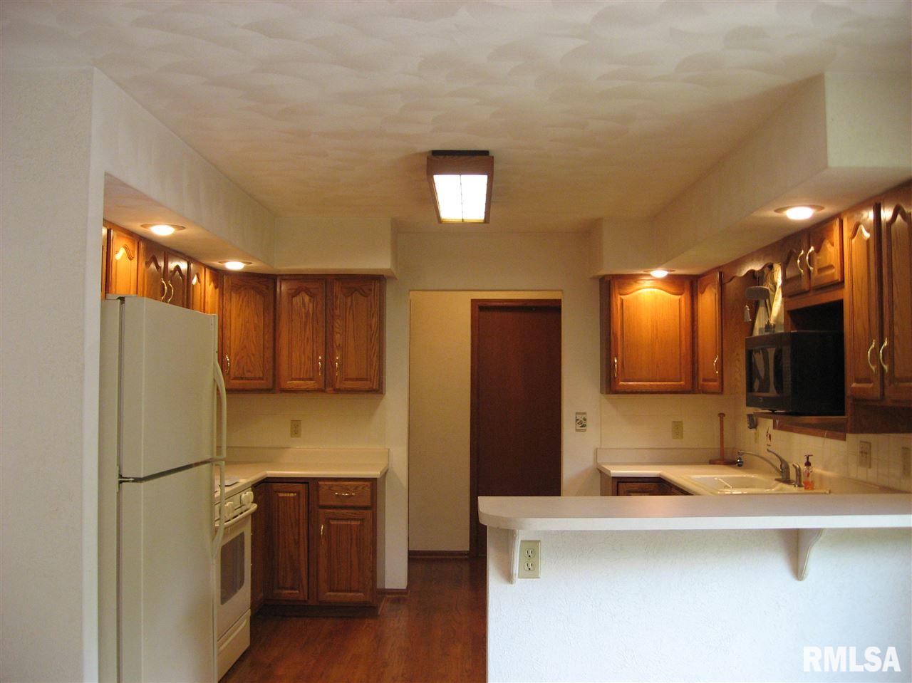 1907 Quail Hollow Road Pekin, IL 61554 - Photo 8 of 21 Gallery Image 8